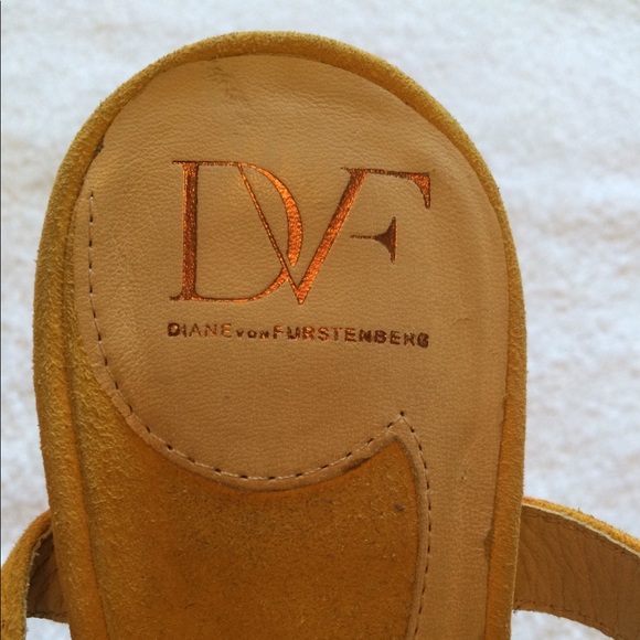 NWT Pristine DVF Yellow Suede Platform Heels  10M - Picture 7 of 8